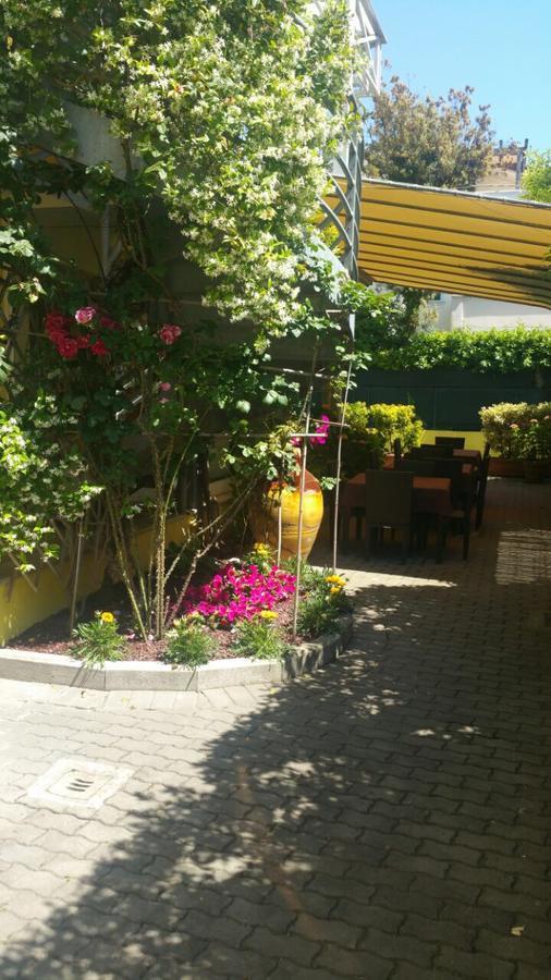 Hotel Illi Марина-ді-Масса Екстер'єр фото